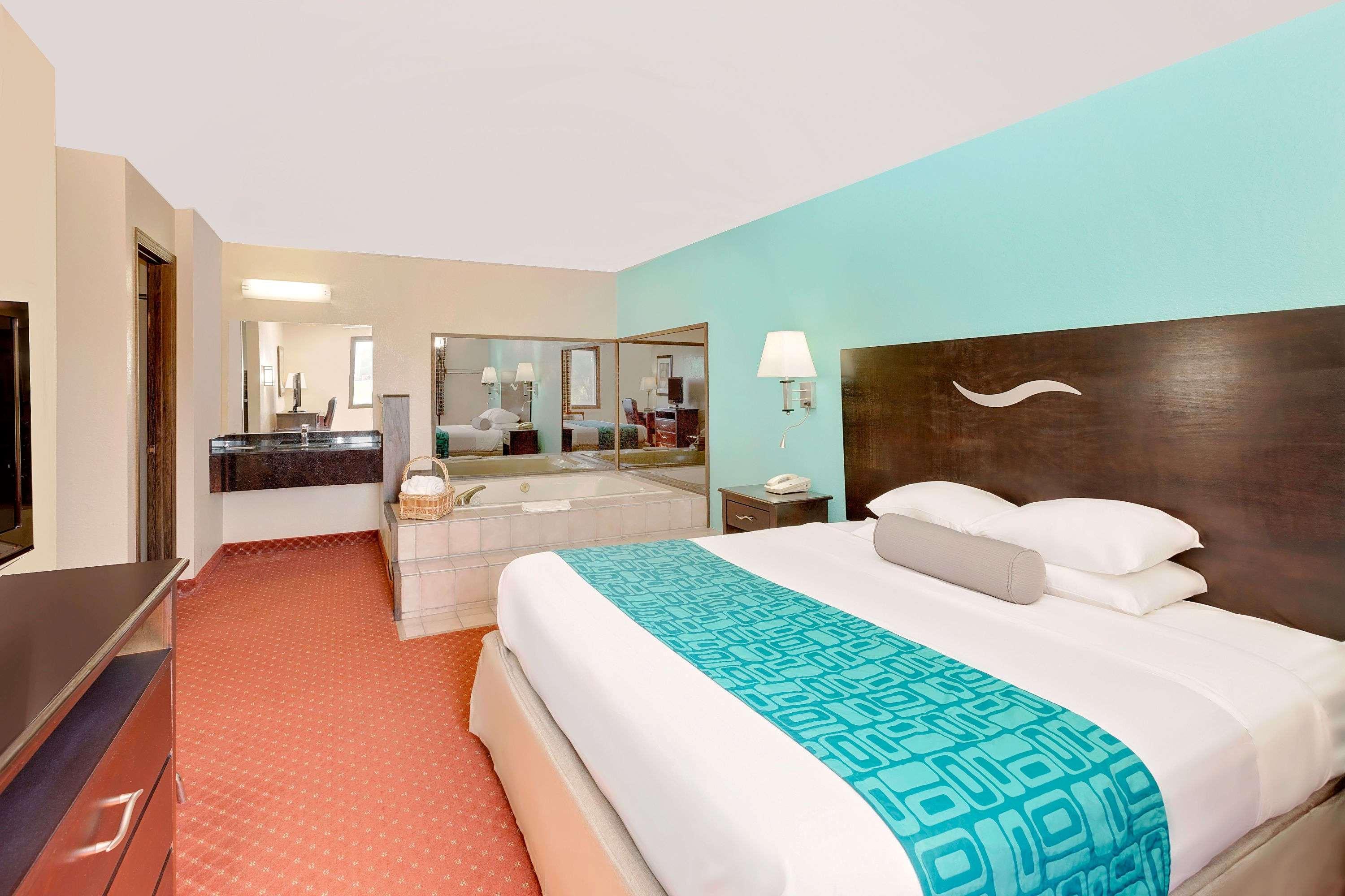 Howard Johnson By Wyndham Waterloo/Cedar Falls Eksteriør bilde