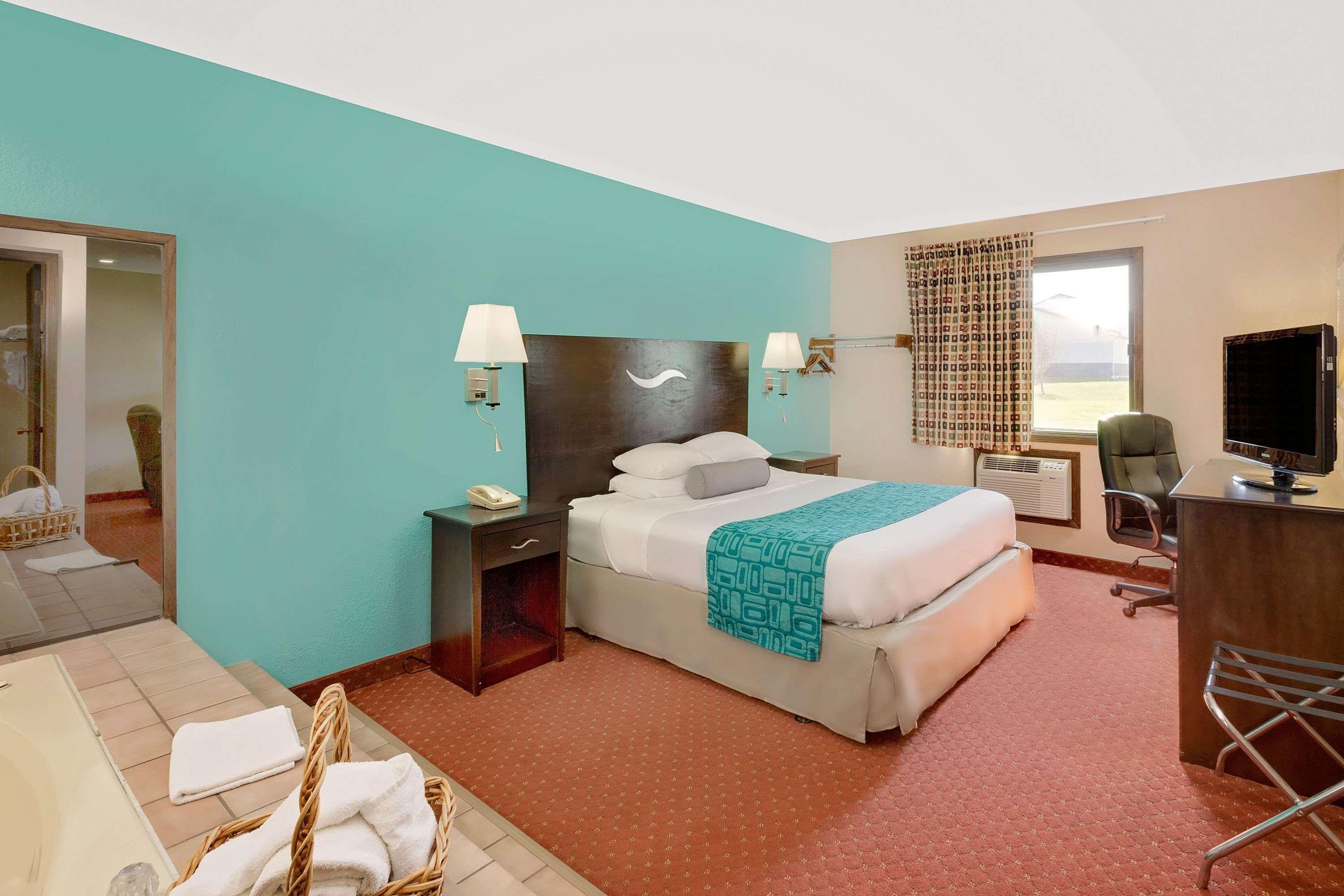 Howard Johnson By Wyndham Waterloo/Cedar Falls Eksteriør bilde